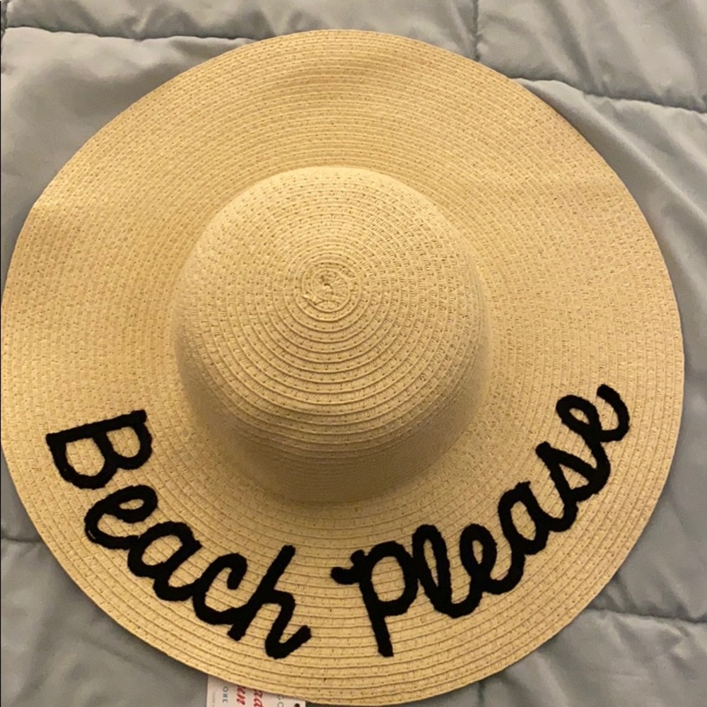 Floppy beach hat